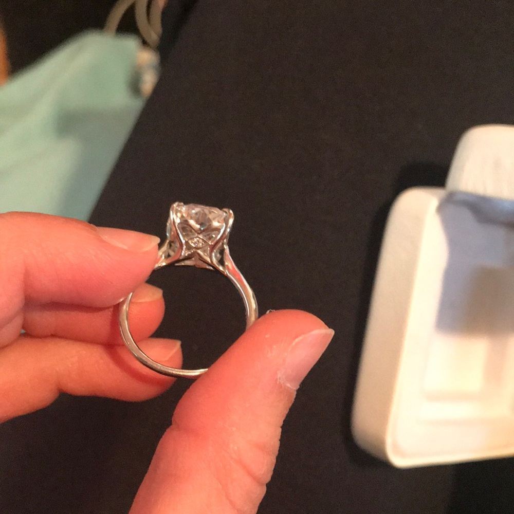 Never worn - Picture 2 of 2